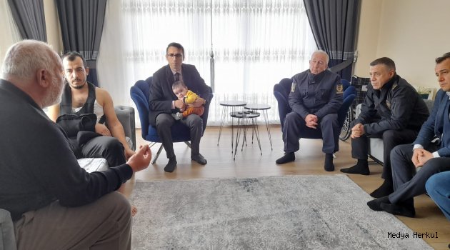 ALAPLI KAYMAKAMI VEDAT YILMAZ, DEPREMZEDE AİLELERİ ZİYARET ETTİ