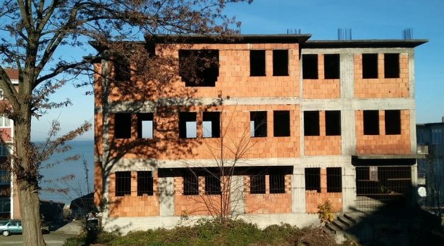 AŞK DEDİĞİN ALAPLI KARŞIYAKA SEMT KONAĞI GİBİ OLMALI, HİÇ BİTMEMELİ